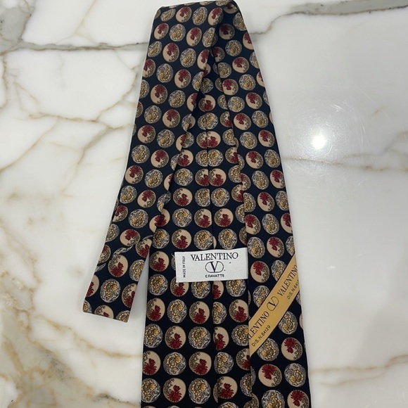Valentino Black With Red & Yellow Floral Circles 100% Silk Tie—Great!! Italy-EUC - Picture 8 of 8